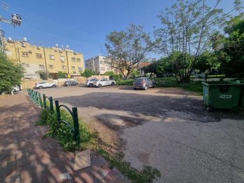 למכירה 2 מגרשים ל-4 יחידות כל אחד רעננה