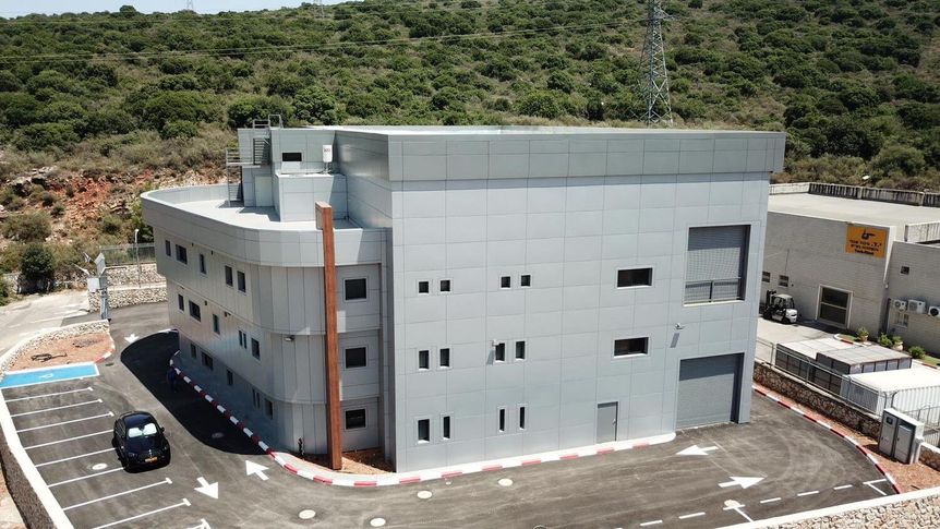 להשכרה מבנה תעשייה בכרמיאל