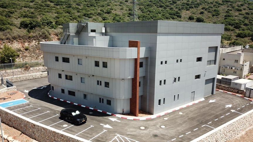 להשכרה מבנה תעשייה בכרמיאל