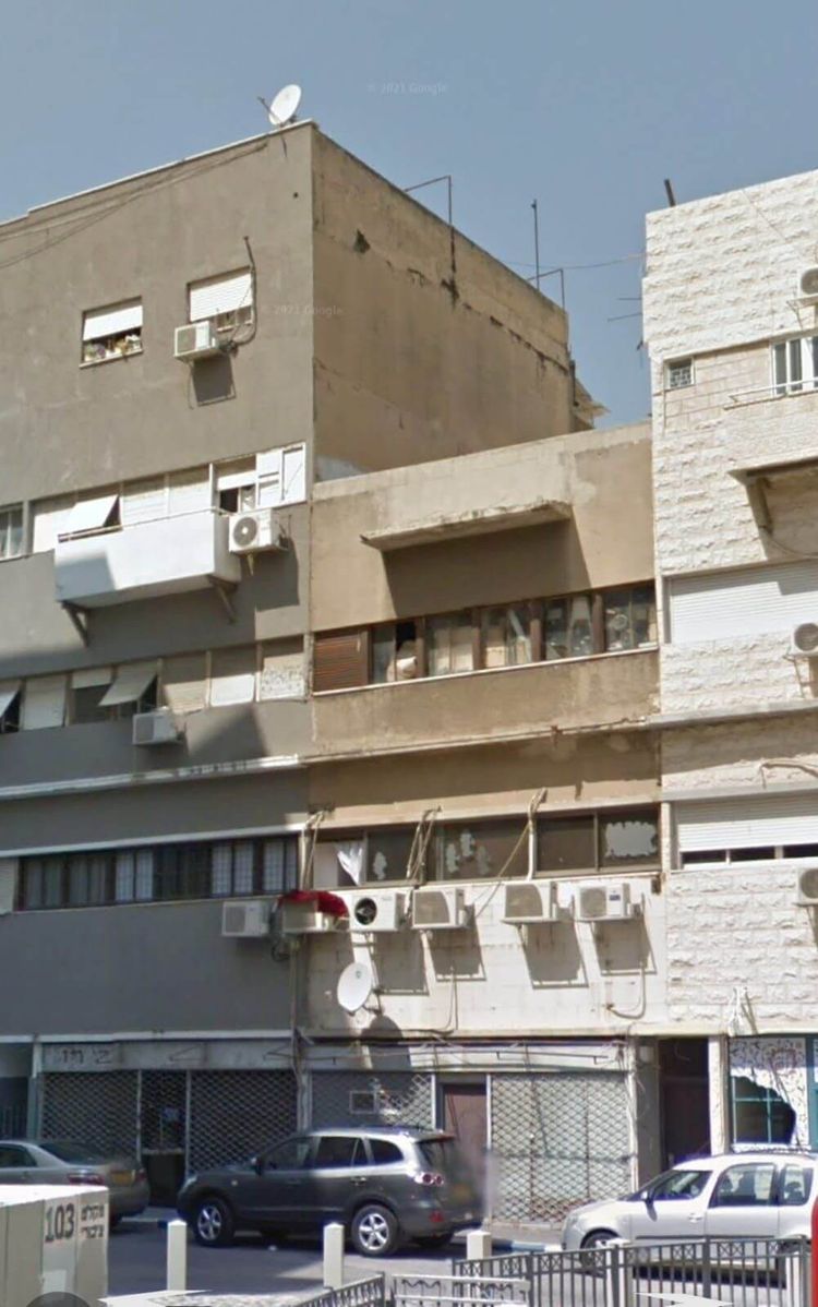 בניין בשלמות למכירה בנמל חיפה