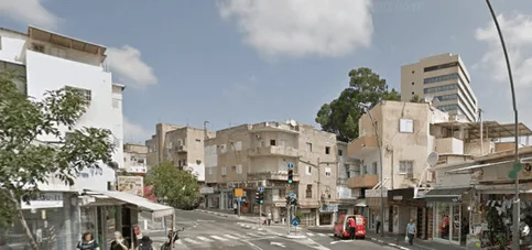 בניין בשלמות בחלוץ בחיפה - בניין פינתי