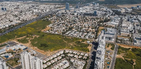 למכירה מרכז מסחרי בגבעת שמואל