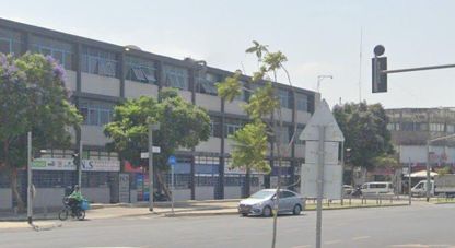להשכרה נכס עם חזית היסטרית ברחוב שלבים