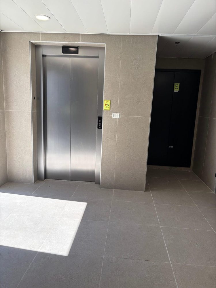להשכרה סמוך לציר ז'בוטינסקי ולרכבת הקלה