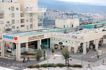 חנות במרכז מסחרי כיכר הר״ן ביתר עילית