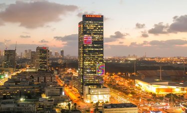 משרדים להשכרה מגדל צ'מפיון, בני ברק | החל מ-200 מ"ר ועד קומות שלמות של 1,700 מ"ר