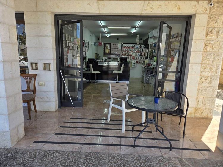 חנות סלולר מצליחה למכירה במבשרת