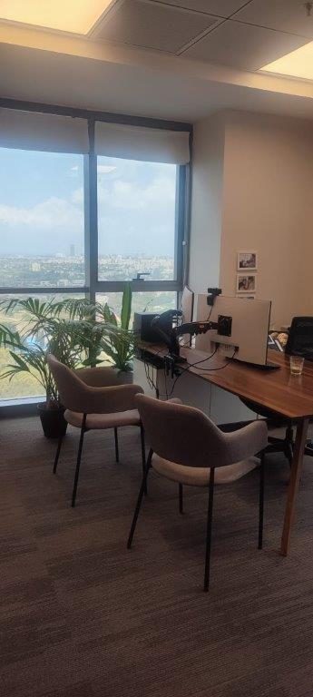 להשכרה משרד מושקע ומסודר לכניסה מידית