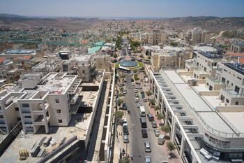 חנות פינתית למכירה במרכז העיר ביתר