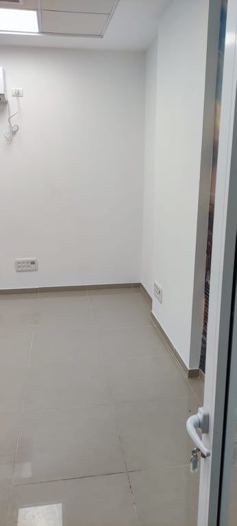 למכירה חנות מושכרת בחולון במחיר מציאה!