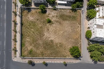 למכירה מגרש לבניית 13 דירות ברחובות