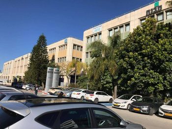 משרד להשכרה במבנה פז, אור יהודה - 1058 מ״ר