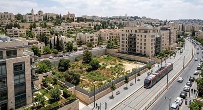 למכירה מגרש על ציר הרכבת