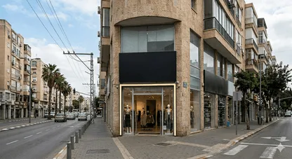 למכירה חנות + גלריה בפתח תקווה