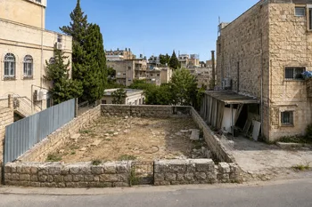 מגרש לבניית בניין בבית ישראל ירושלים