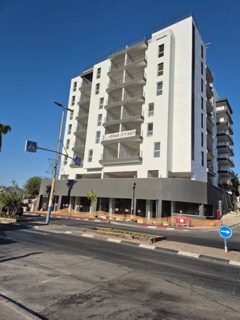 בשדרות התמרים להשכרה חנות חדשה