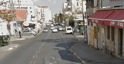 למכירה חנות באזור המגורים בגבעת שאול