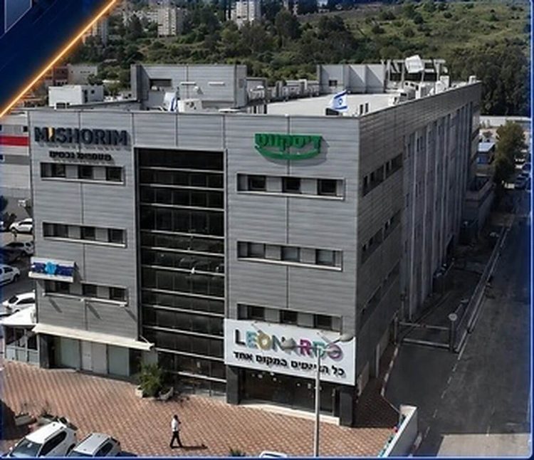 נכס מסחרי להשכרה ברחוב המסילה, נשר - 900 מ״ר