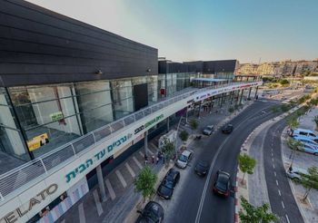 חנות חזיתית על הכביש בקניון השדרה