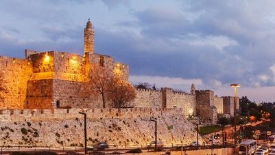 מגרש לפרויקט מלונאות ומגורים מול החומות