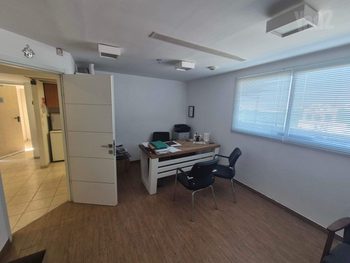 משרד עם נוף להשכרה באזו"ת אזור